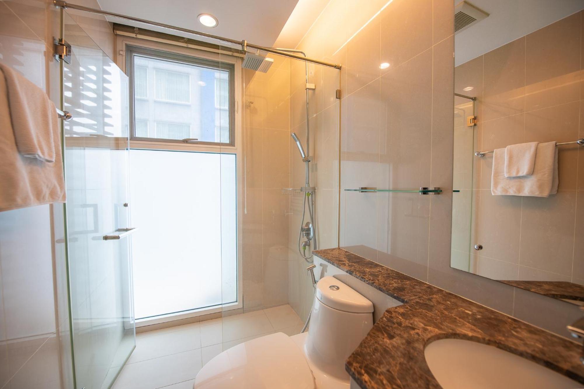 Prime 11, High Floor Over Pool, 2 Bedroom 2 Balcony Apartment Bangkok